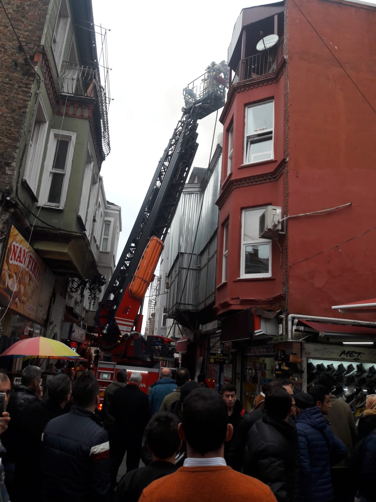 Kadıköy Tarihi Çarşı’da korkutan yangın