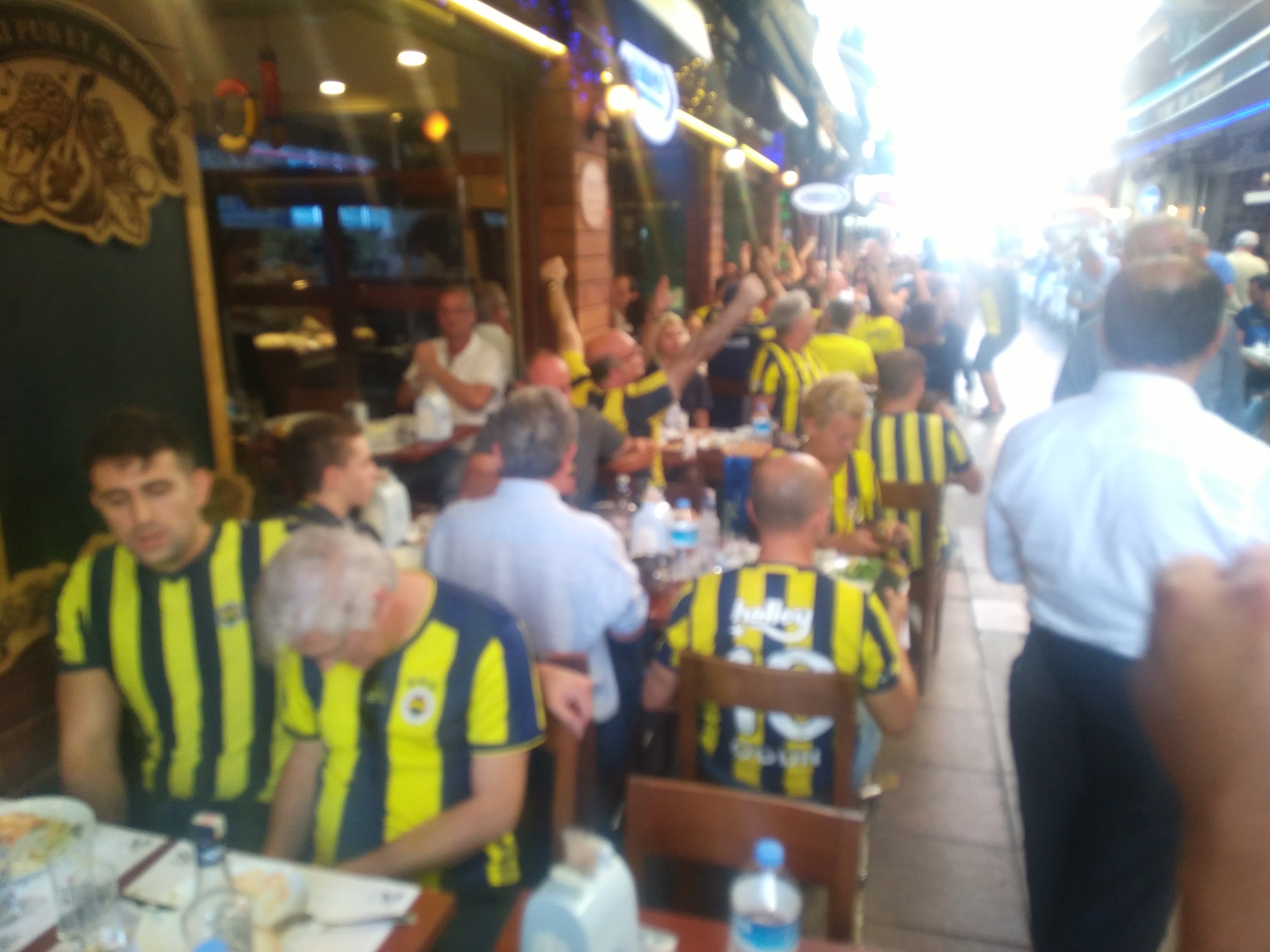 Kadıköy Tarihi Çarşı’da Fenerbahçe bereketi