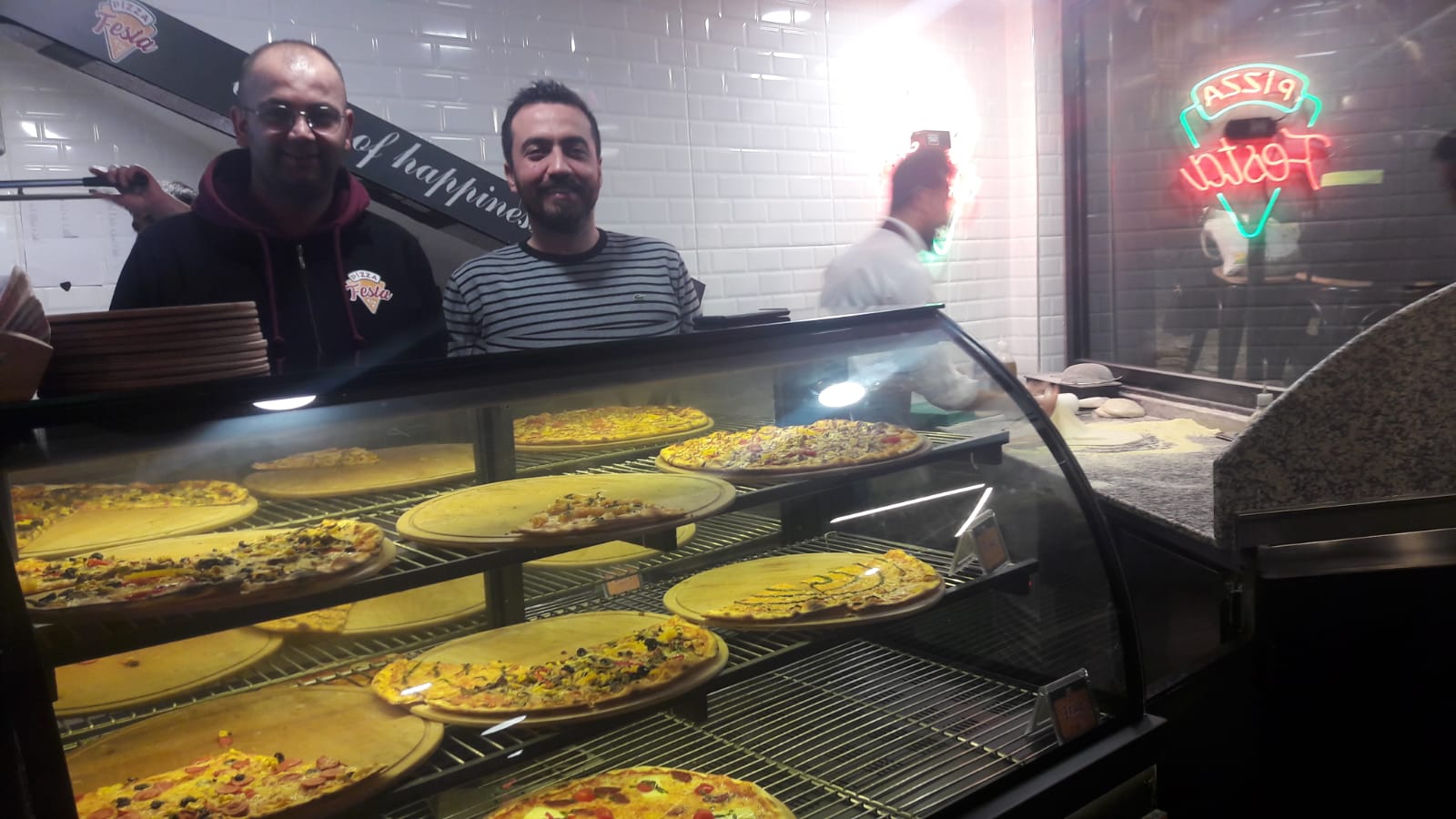 Festa Pizza,. ve üç üniversitelinin marka yaratma girişimi