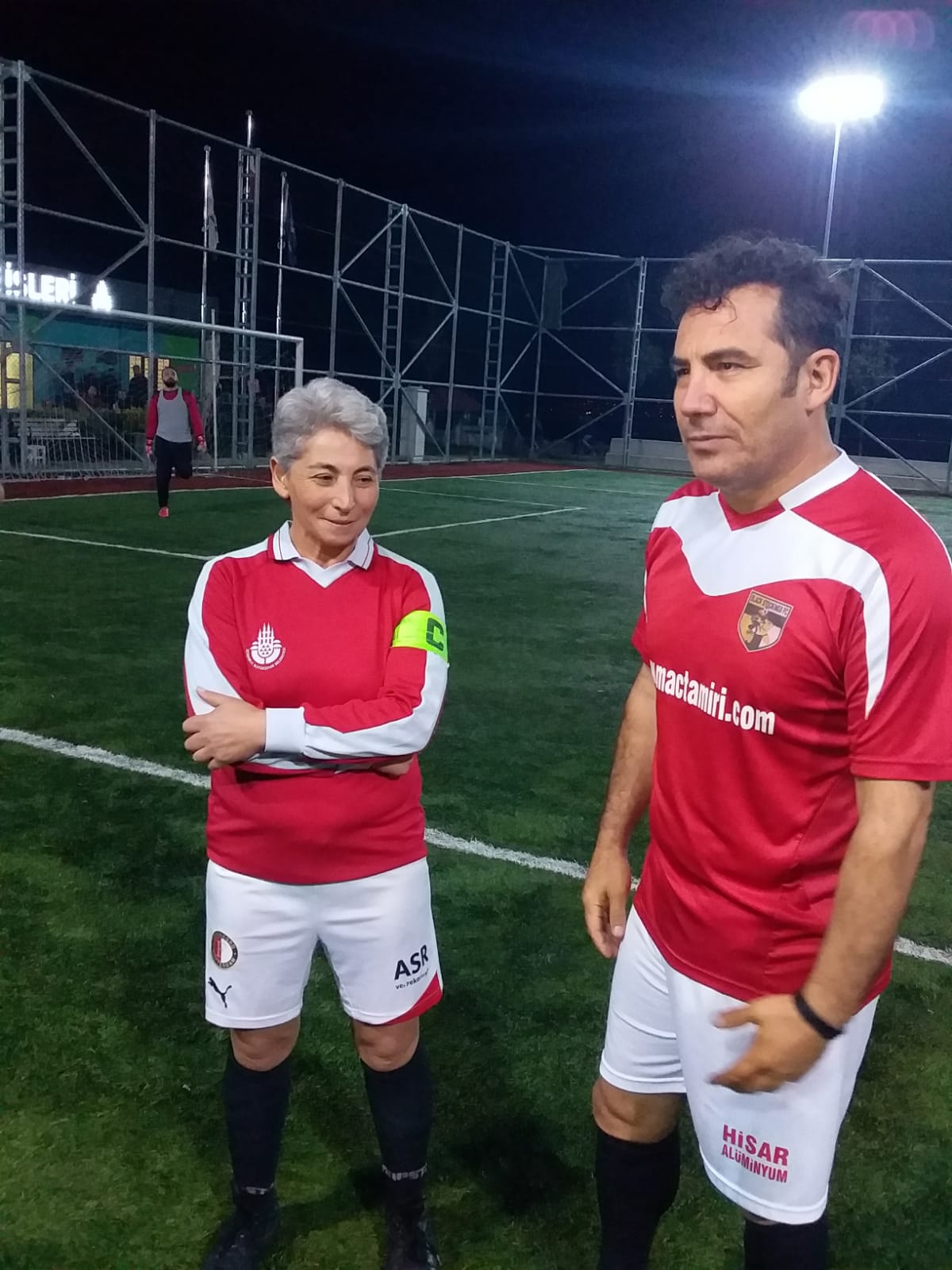 Kadıköy Çarşıspor Bayan Futbol Takımı’nın  ilk antremanına, Ferhat Göçer’den destek geldi