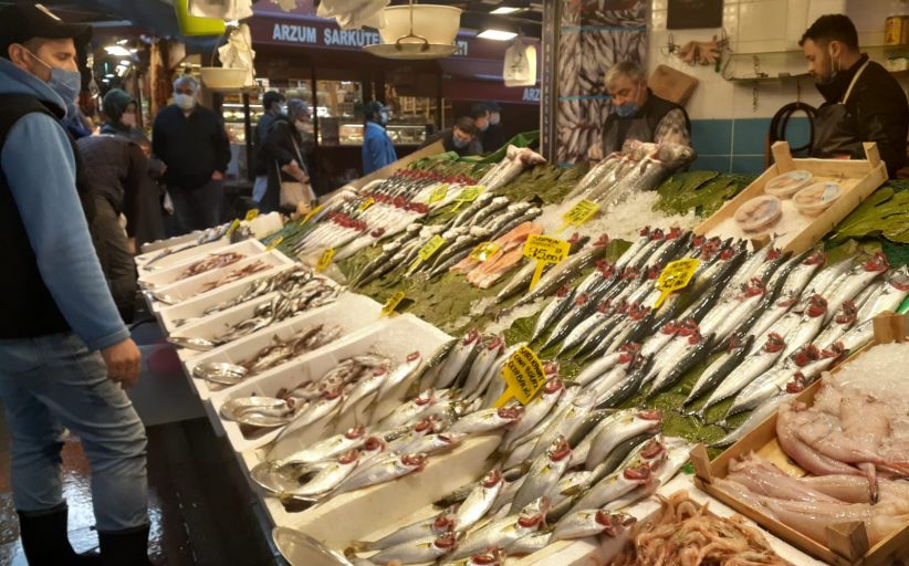 Kadıköy Tarihi Çarşı’da balık fiyatları