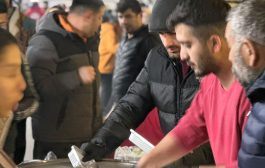 Kadıköy Tarihi Çarşı esnaflarından, deprem yardım severlerine Kadıköy Belediyesinde yemek dağıtımı