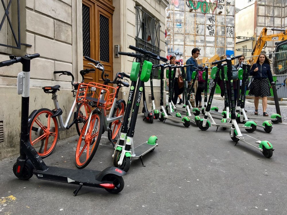 Paris sokaklarında elektrikli scooter’lar yasaklandı
