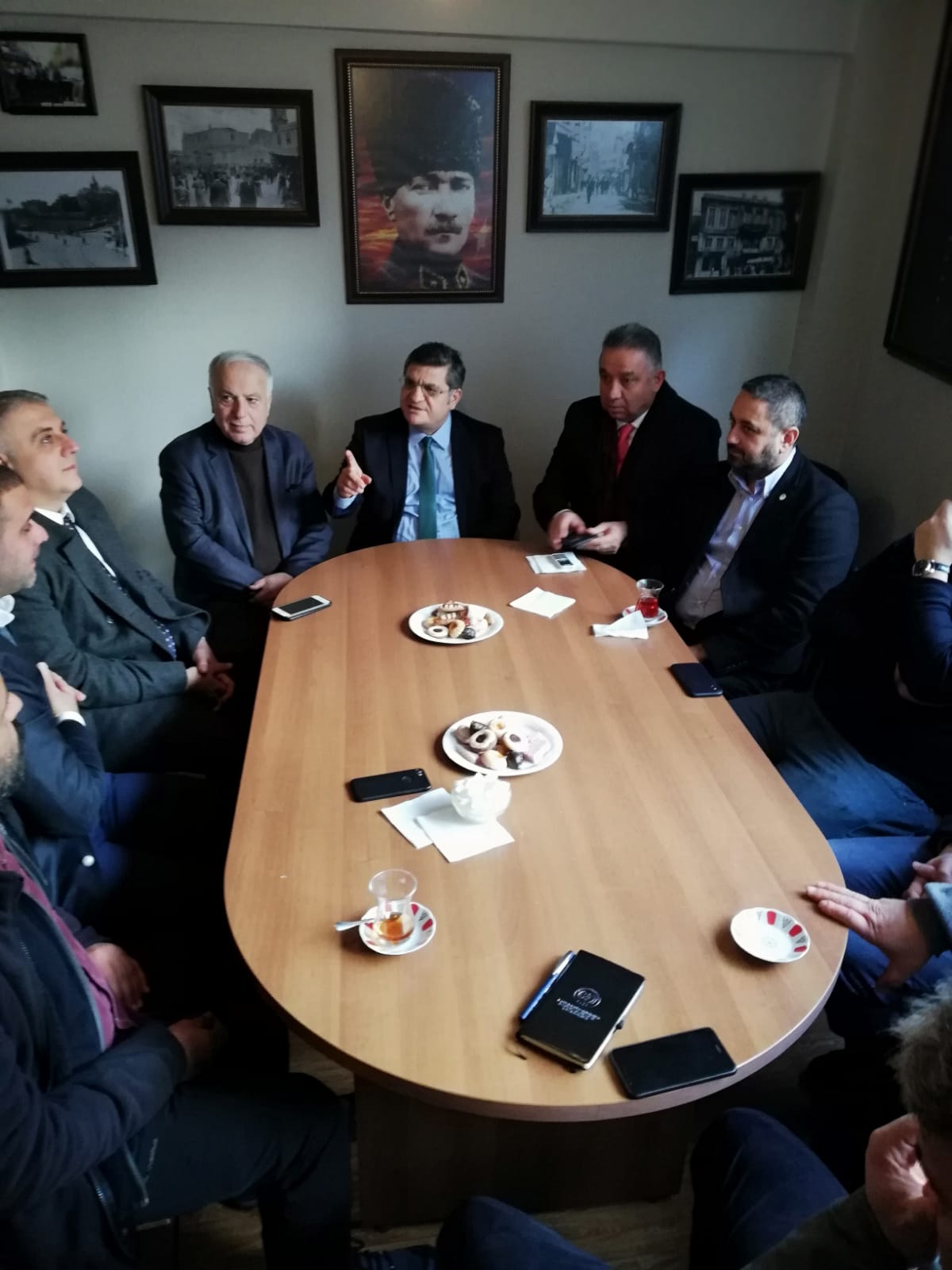 Kadıköy İlçe Kaymakamı ve Emniyet Müdüründen, Kadıköy Tarihi Çarşı Derneğine yılbaşı ziyareti