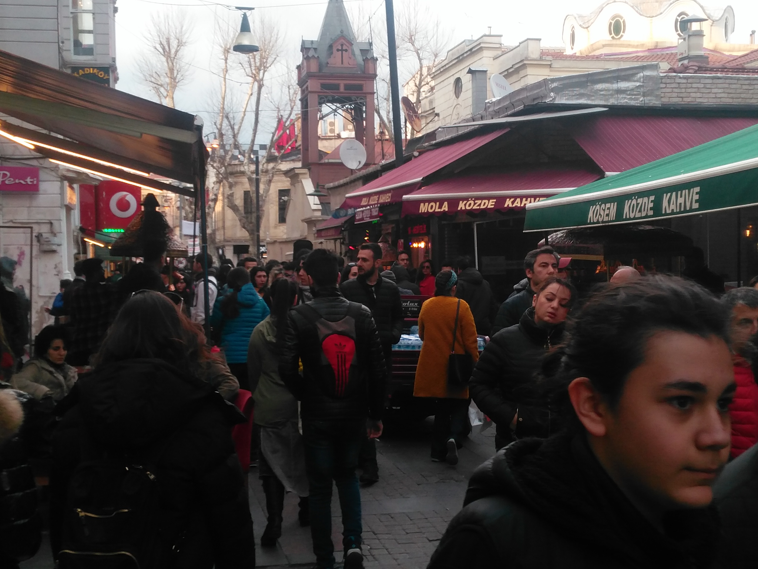 Kadıköy Tarihi Çarşı’da Cumartesi günü hareketli saatler