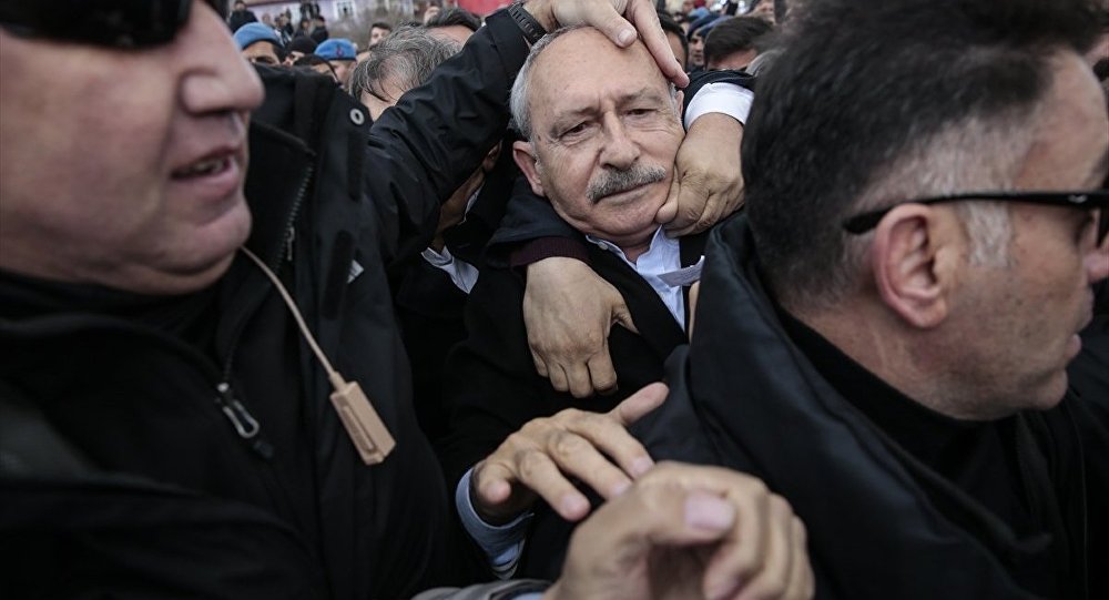 Kılıçdaroğlu’na Ankara’da cenaze töreninde saldırı