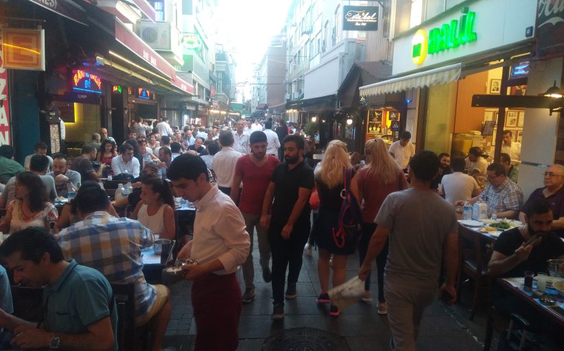 Kadıköy Tarihi Çarşı’da hafta sonu yoğunluğu