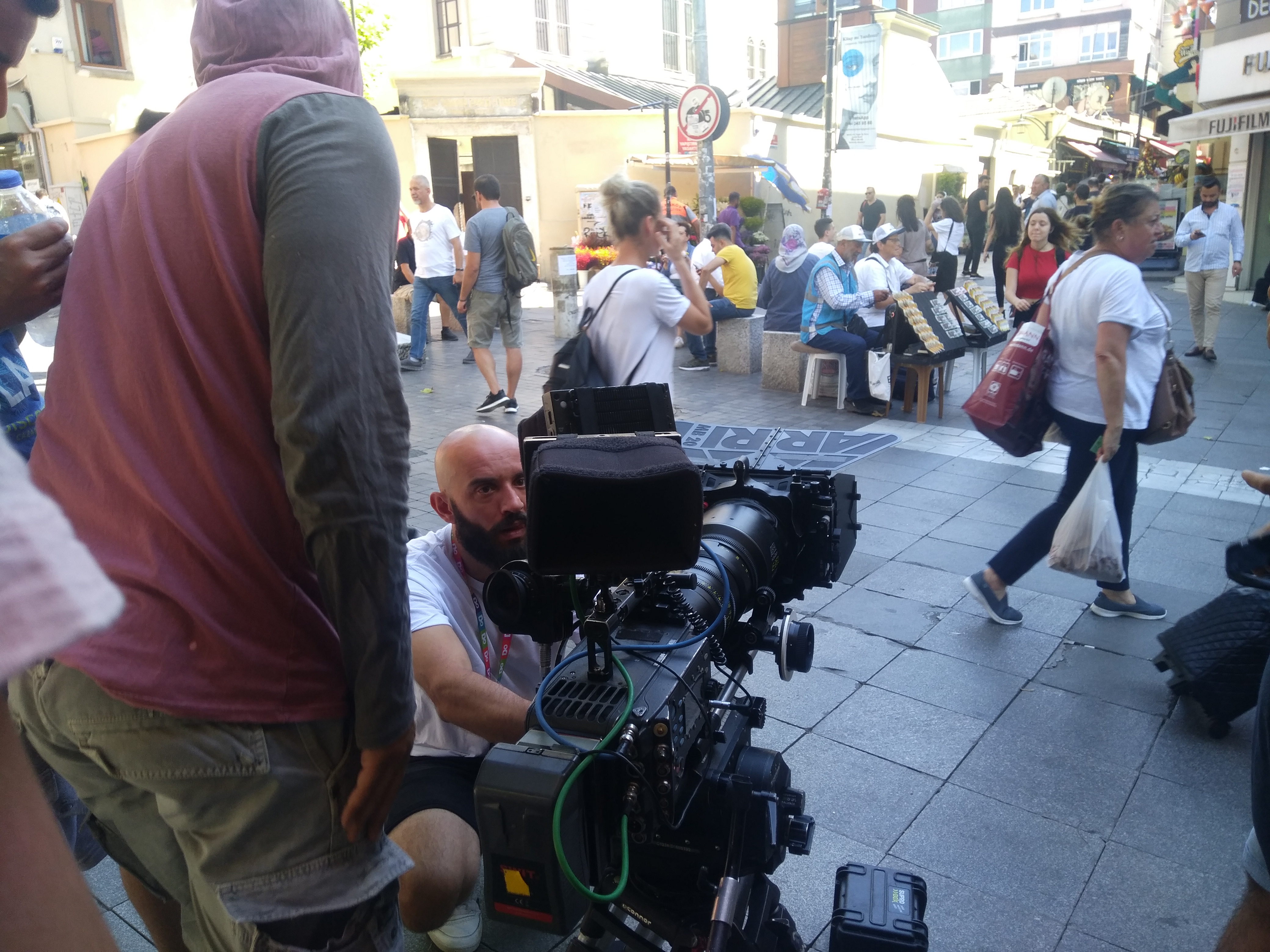 Kadıköy Tarihi Çarşı’da insan kalabılığı film çekimi oldu