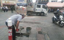 Kadıköy Belediyesi Yol Bakım ve Onarım Ekipleri çarşı içindeki yol onarımlarına devam ediyor