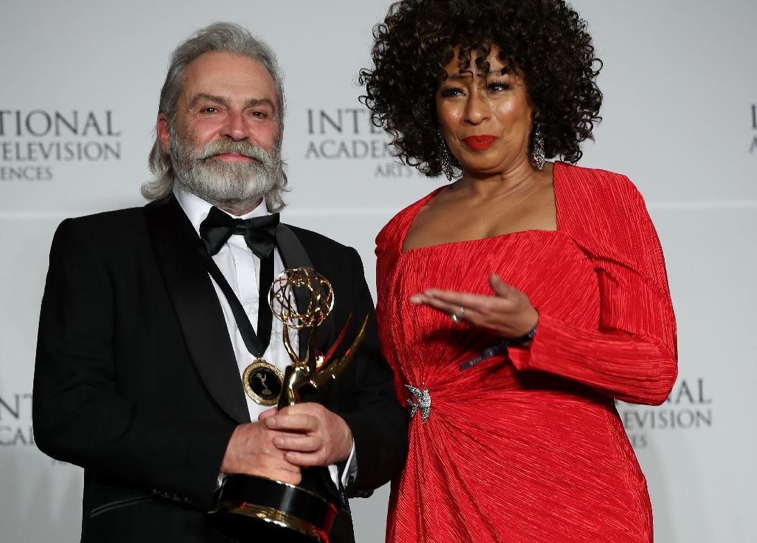 Haluk Bilginer, Şahsiyet dizisiyle Emmy ödülü kazandı!