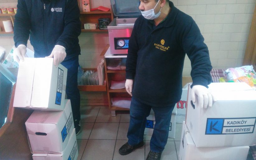 Kadıköy Belediyesi’nden, Kadıköy Tarihi Çarşı çalışanlarına erzak yardımı yapıldı