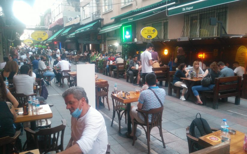Kadıköy Tarihi Çarşı’da esnafın yüzünü güldüren yoğunluk