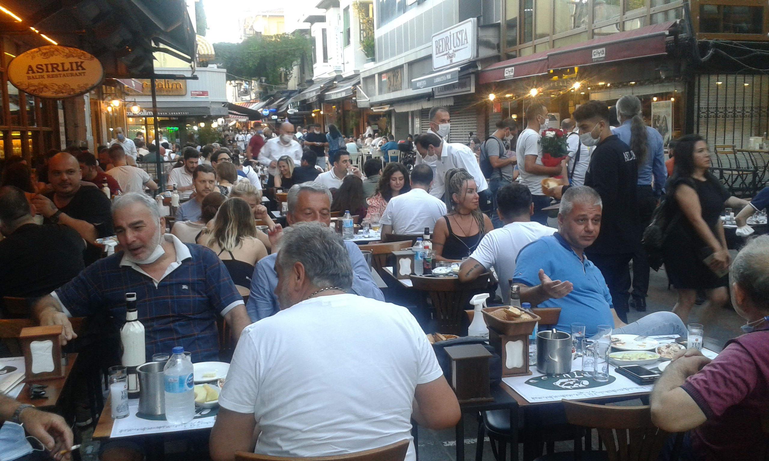 Kadıköy Tarihi Çarşı’da esnafın yüzünü güldüren hareketli bir Cumartesi