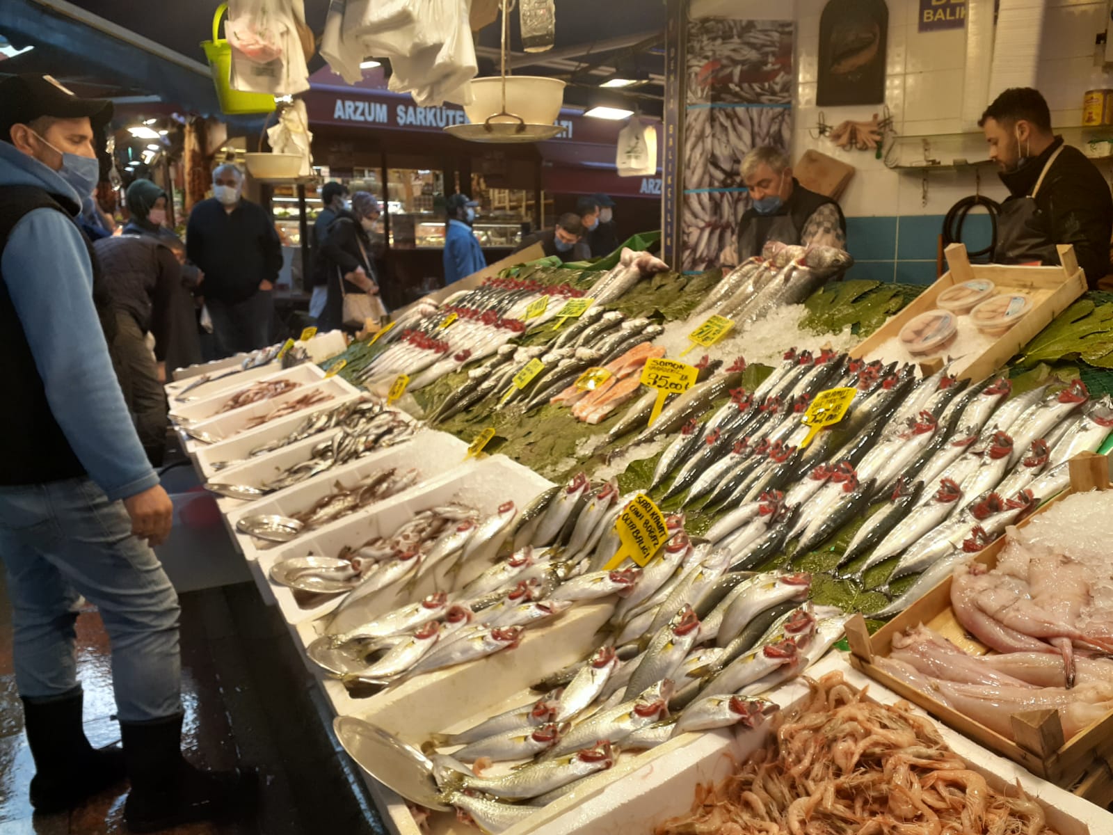 Kadıköy Tarihi Çarşı’da balık fiyatları