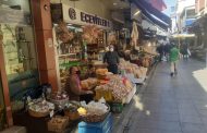 Kadıköy Tarihi Çarşı’da, muafiyet kapsamında çalışan esnaflar iş yerlerini hafta sonunda açık tutuyor