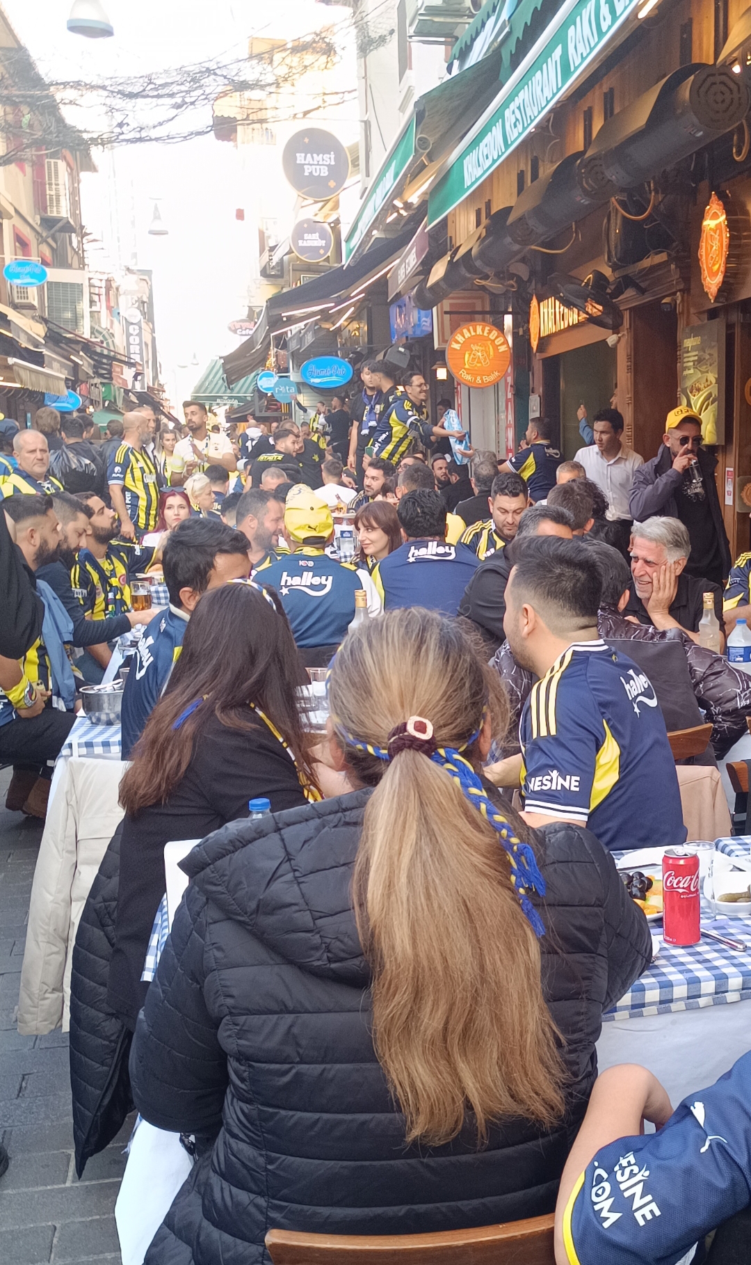 Fenerbahçe – Stuttgart maçı öncesi , Fenerbahçe taraftarı Kadıköy Tarihi Çarşı’da