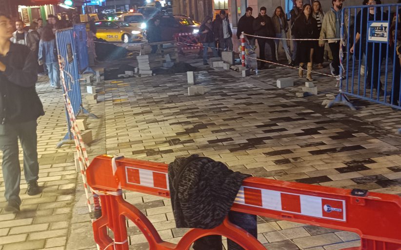 Mühürdar Caddesi girişindeki yol altyapı ve kaplama çalışmalarında parkeler döşenmeye başladı