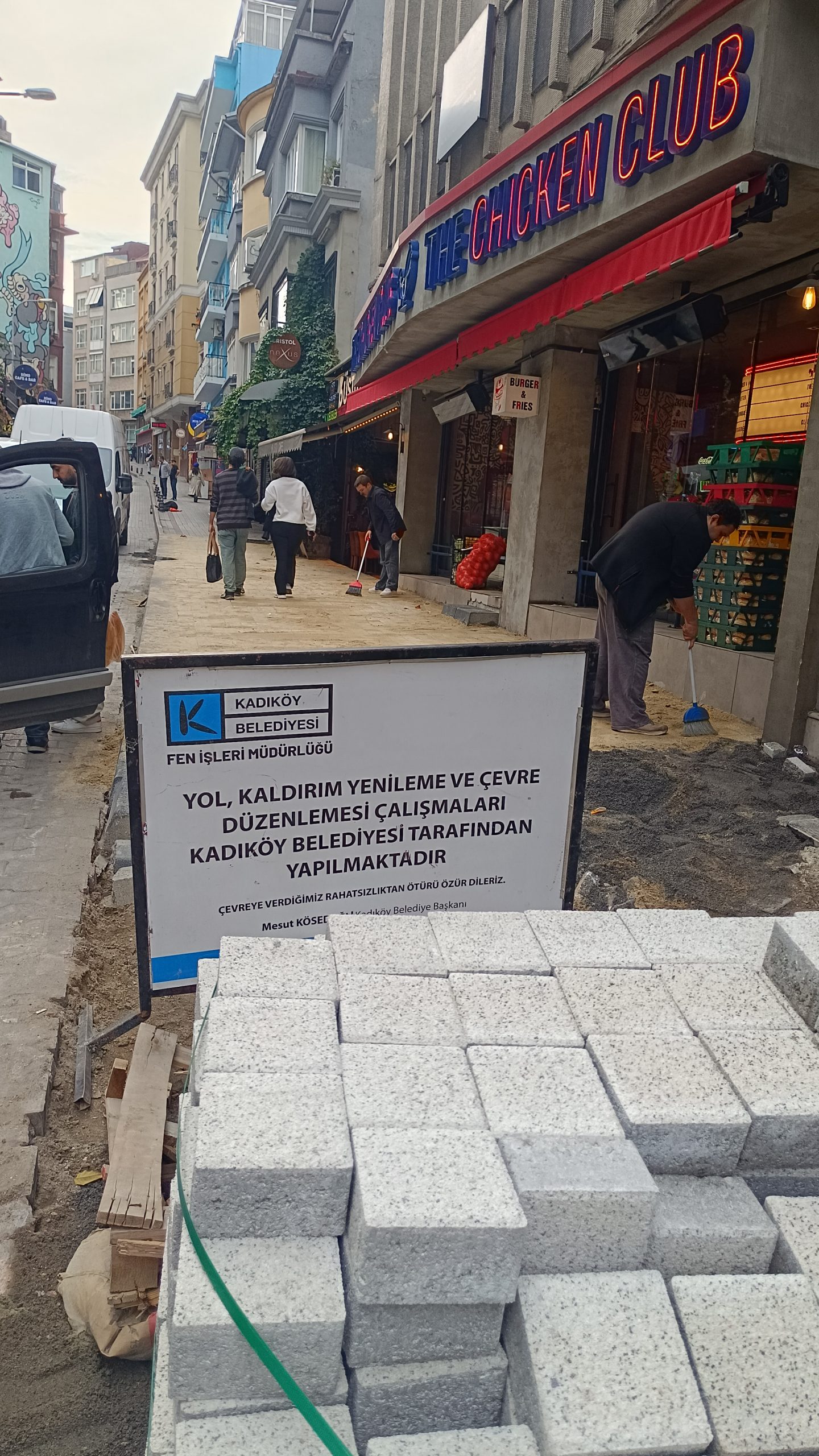 Sarraf Ali Sokak’ta kaldırım yenileme çalışmaları