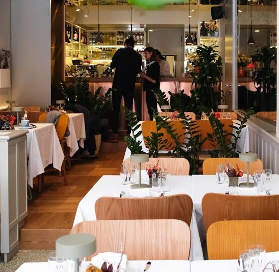 Restoran fiyatları % 10 düşebilir . Restoranlar yemek platformlarını boykota hazırlanıyor