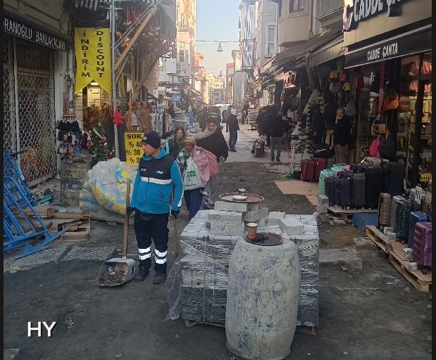 Kadıköy Tarihi Çarşı’da yol yenileme çalışmaları devam ediyor