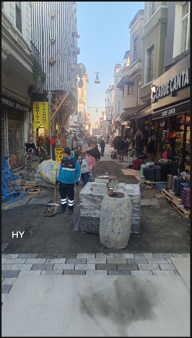 Kadıköy Tarihi Çarşı’da yol yenileme çalışmaları devam ediyor