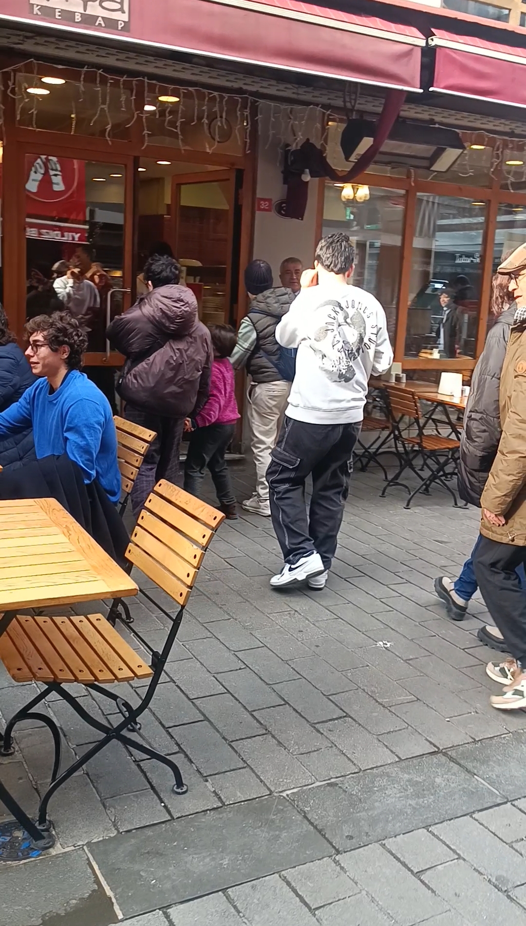 Bir Tabak’ta Lezzet , Bir Köşede Sohbet