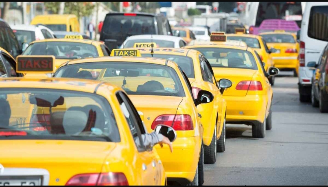 Ataşehir’de müşteri olarak gelen yolcuyu  kabul etmeyen ticari taksi şoförünün aracı trafikten men edildi