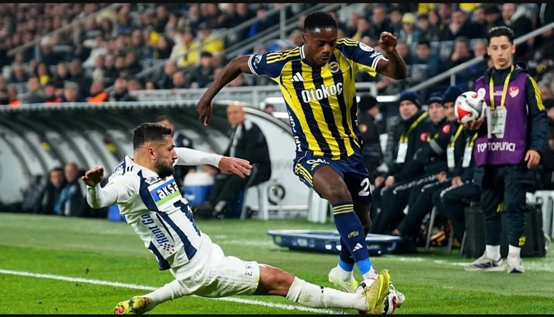 Fenerbahçe kendi sahasında Kasımpaşa ile  1 – 1 berabere kaldı