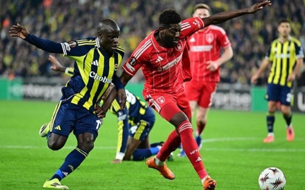 Fenerbahçe : 2 Nottingham Forest : 1 | UEFA Avrupa Ligi Son 16 Play-Off Rövanş maçını deplasmanda kazanmasına rağmen Fenerbahçe elendi