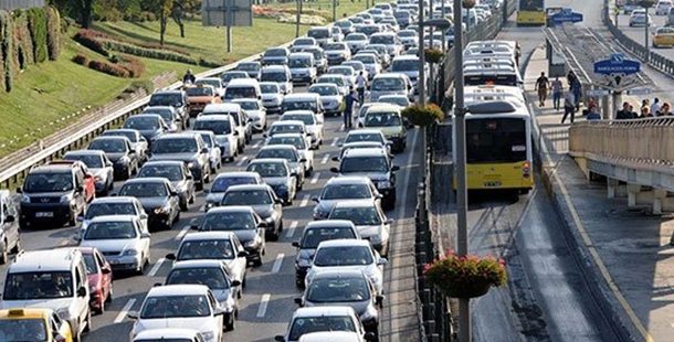 Bayram tatili dönüşü trafikte yoğunluk başladı