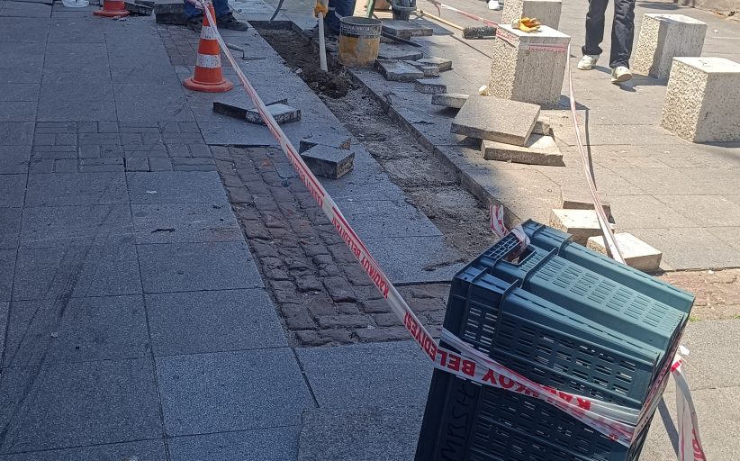 Kadıköy Tarihi Çarşı’da , yaya kaldırımlarında onarım çalışmaları