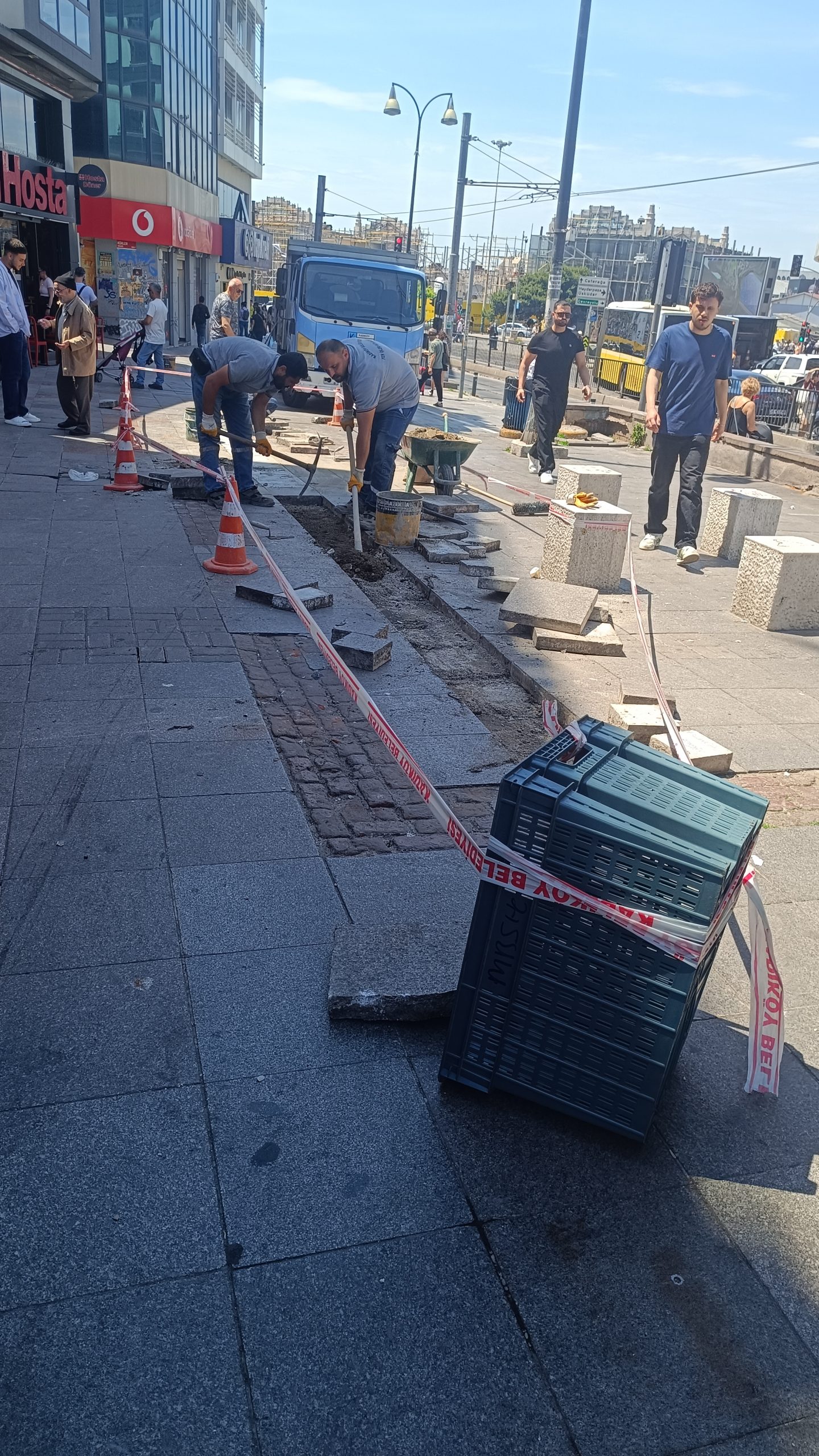 Kadıköy Tarihi Çarşı’da , yaya kaldırımlarında onarım çalışmaları