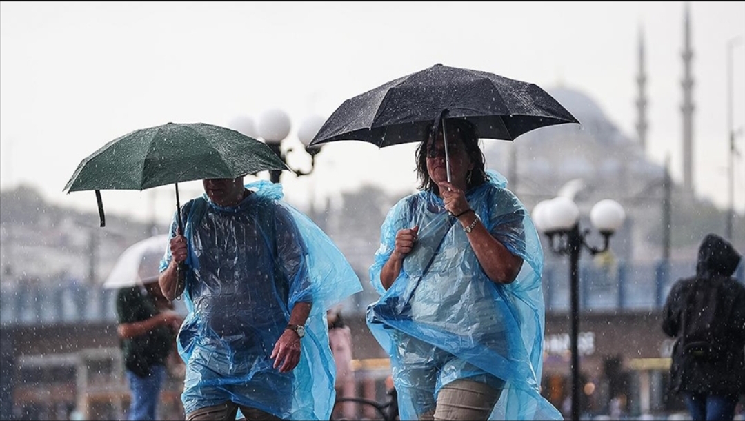 İstanbul Hava Durumu İçin “Squall Line” Alarmı! AKOM Saat Verdi: Kuvvetli Yağış ve Fırtına Geliyor