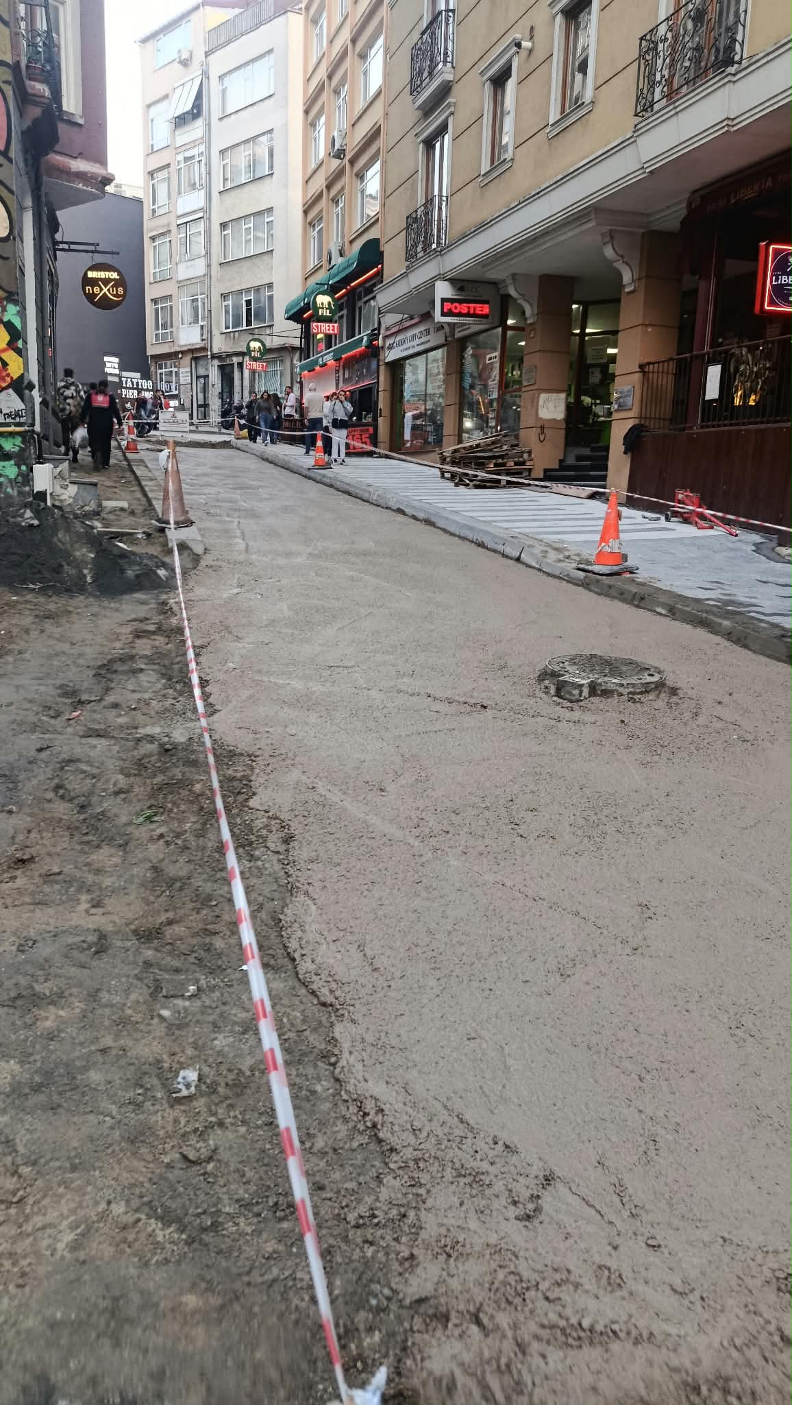 Sarraf Ali Sokak’ta yol kazasından sonra betonlama çalışmaları başladı